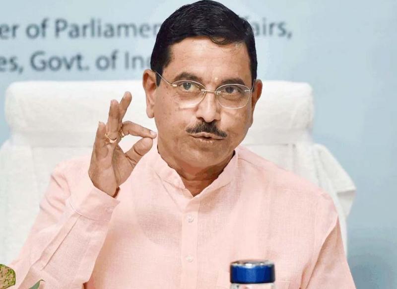 21 करोड़ के मालिक हैं नए शिक्षा मंत्री, पर कार नहीं उनके पास